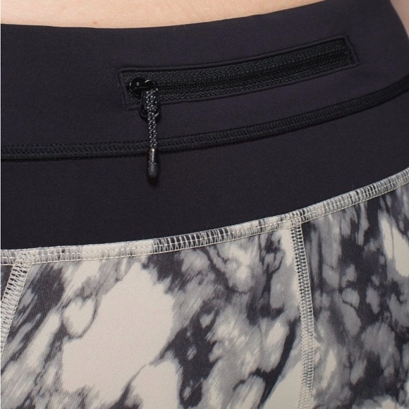 Lululemon Run: Inspire Crop II *All Luxtreme (Print) Granite Black Mojave Tan - Picture 7 of 11
